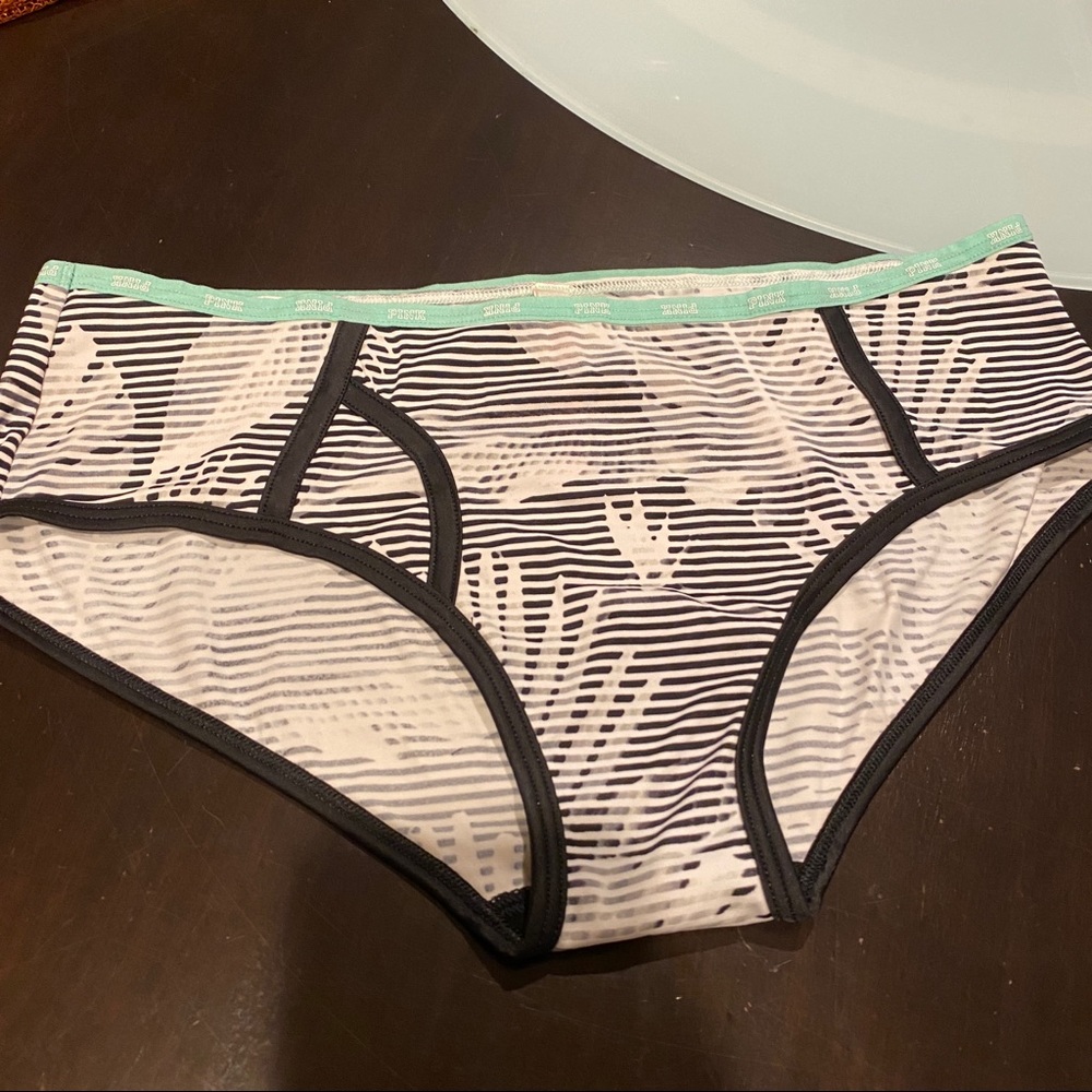 Victoria’s Secret PINK hipster panty in size large